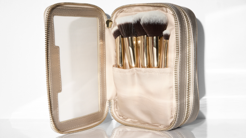 blog-brush-set.jpg luxe_mini_makeup_brush_set_71330_CSL_secondary_1920x1080