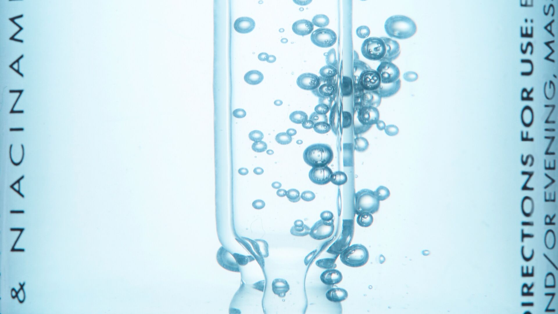 niacinamide-closeup.jpg Close up of Niacinamide bottle