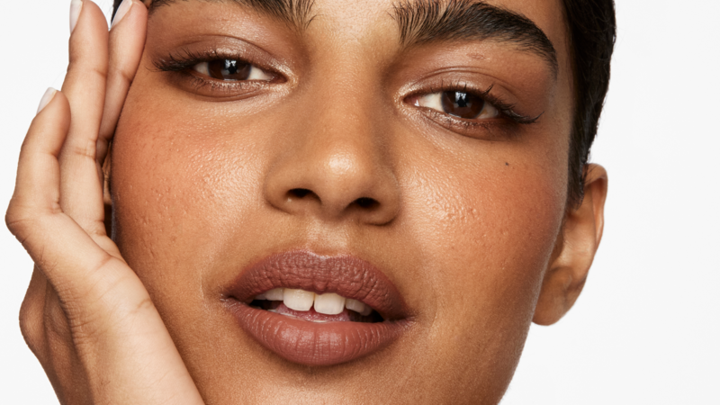 festive-makeup-nudelip.jpg Nude lip makeup