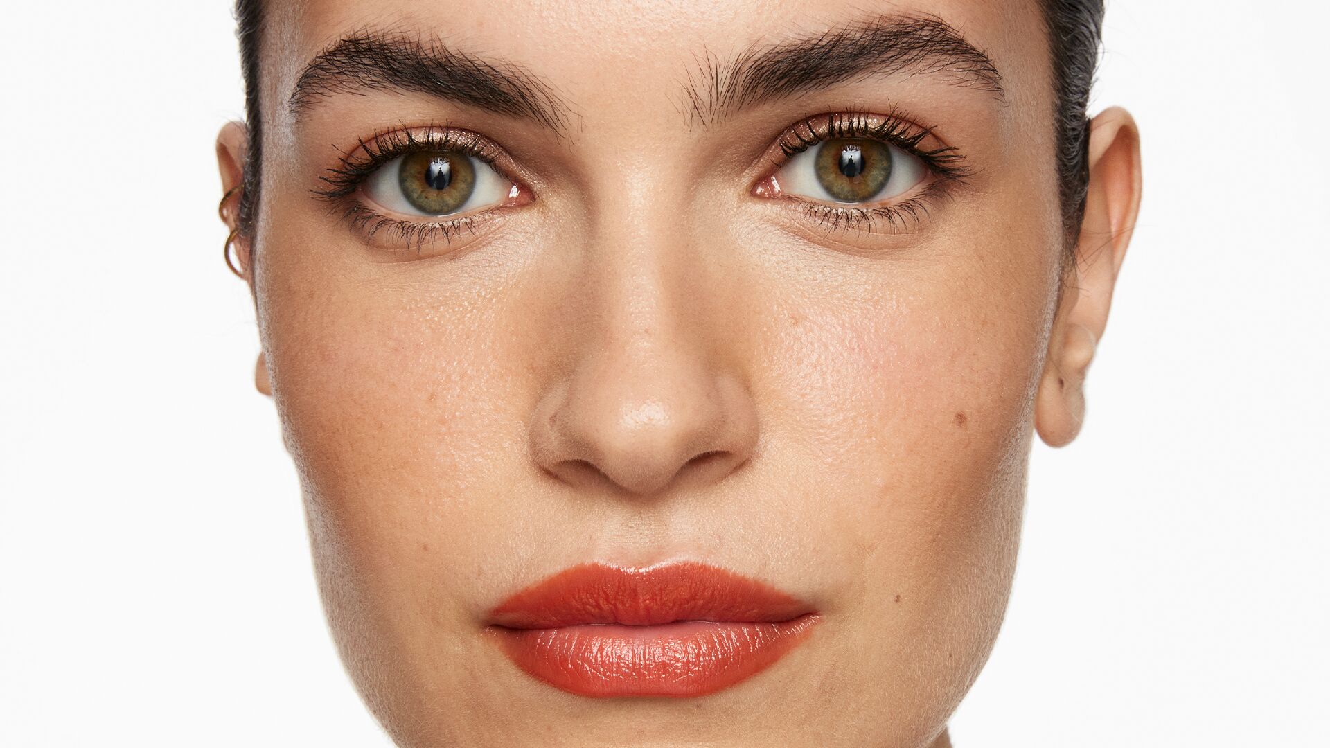 summer-inspired-makeup,jpg Close up of a woman with summer inspired makeup