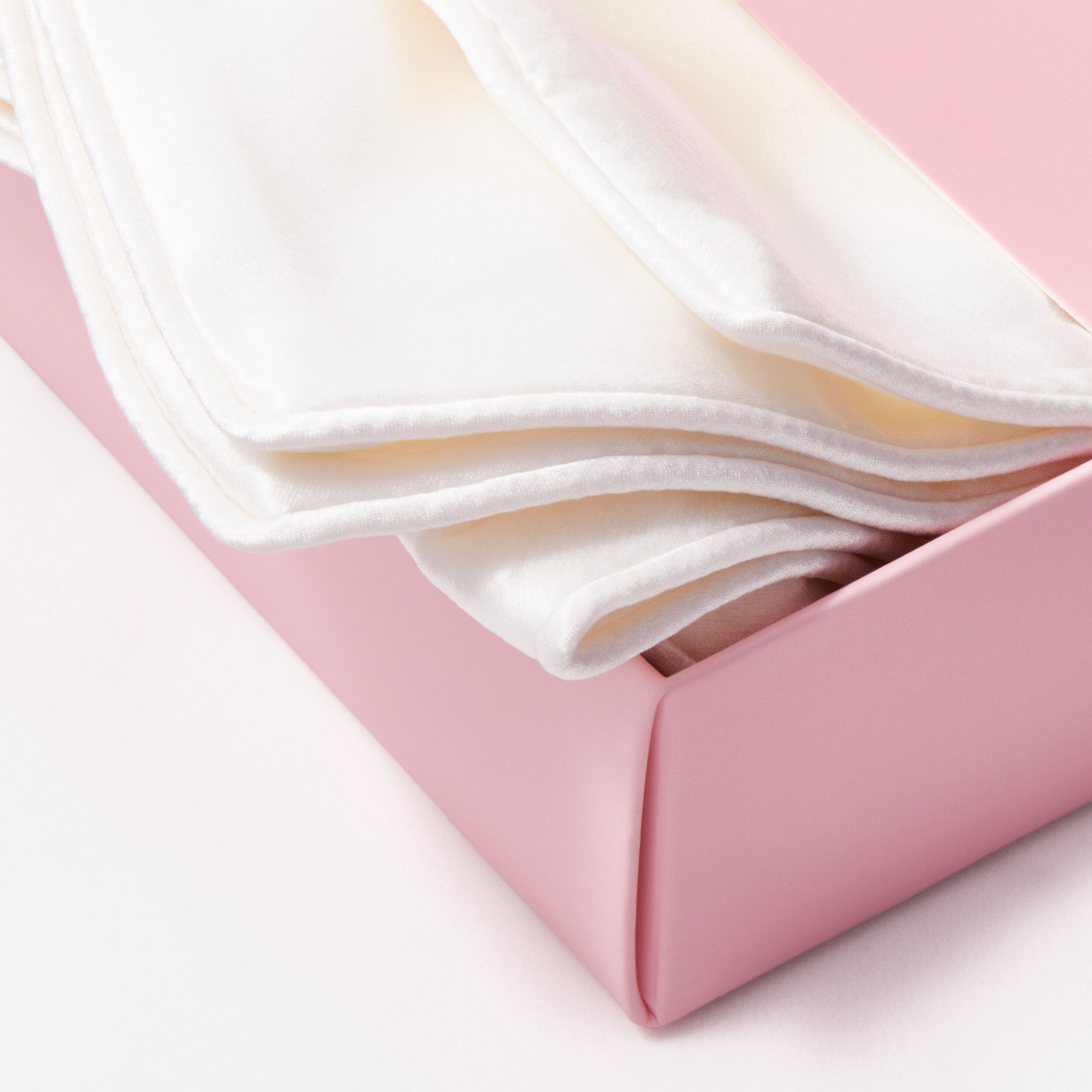 Sleepeasy™ Luxury Mulberry Silk Pillowcase Sleepeasy™ Luxury Mulberry Silk Pillowcase