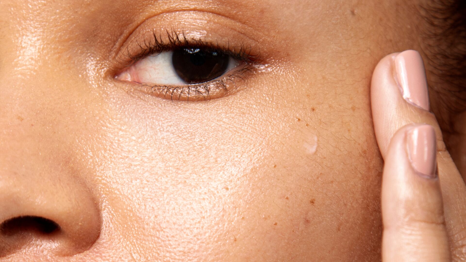 triple-hyaluronic-acid-eye-serum.jpg BEAUTY PIE Triple Hyaluronic Eye Serum on face