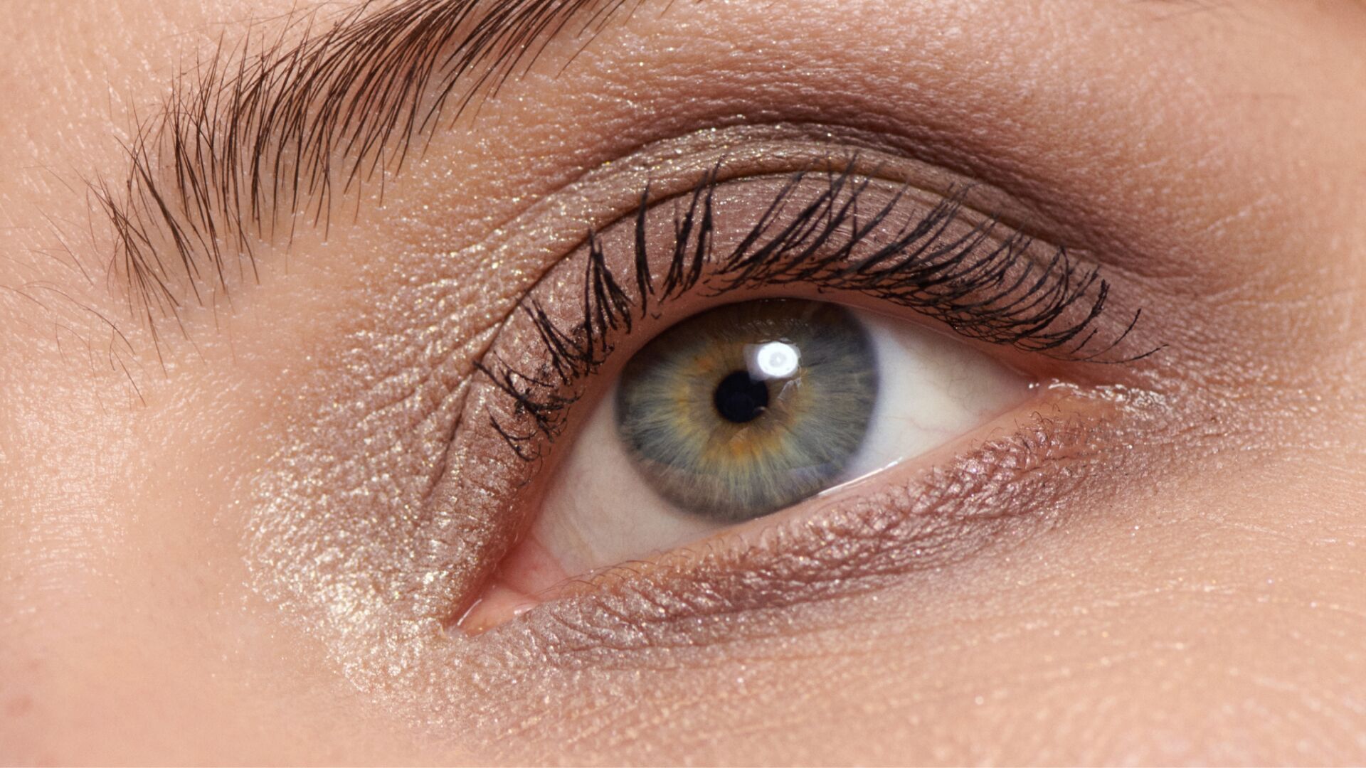 long-lashes-blog.jpg Model with long lashes