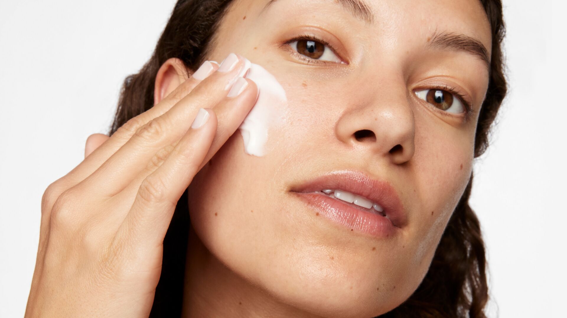 model-applying-spf.jpg Model applying SPF