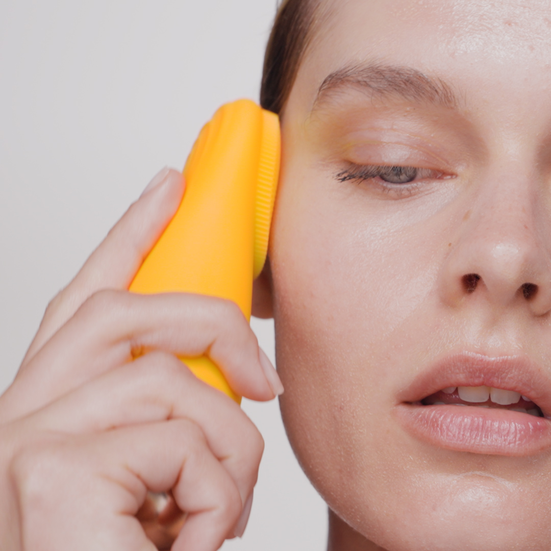 How to Use Facial Cleansing Brush: Ultimate Guide for Glowing Skin