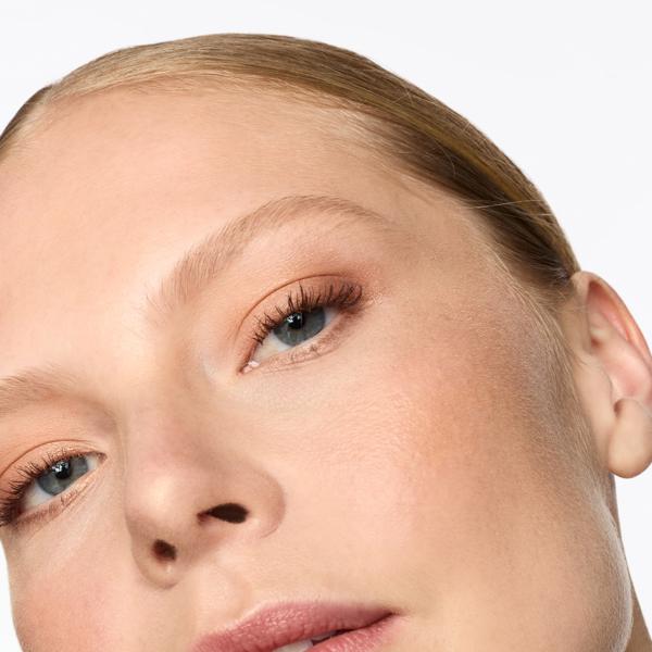 AWESOME-BRONZE-BRONZER_GOLDIELUX_MODEL-3_PDP_2025_WEB