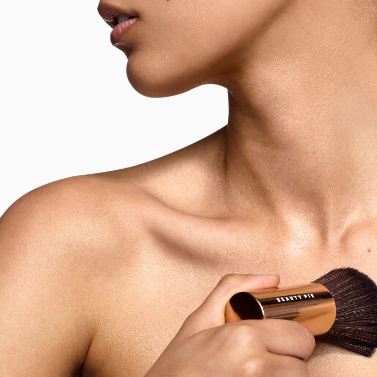 Awesome_Bronze_Brush_73655_PDP_1X1_ECOM_MODEL-1_2026_WEB