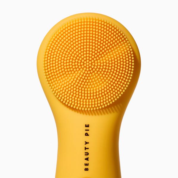 Cleansing_Brush_YELLOW_PDP_MACRO_WEB