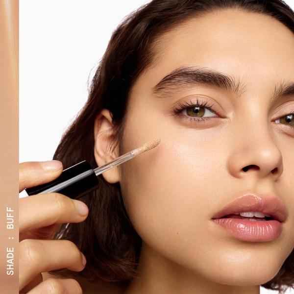 EVERYDAY_GREAT_SKIN_HYALURONIC_BLUR_CONCEALER_BUFF_190200_PDP_ECOM_1X1_MODEL_139_2025_WEB