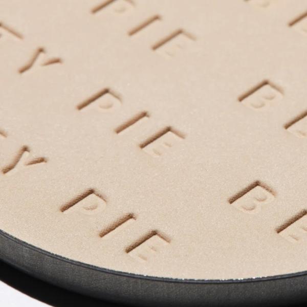 REFILLABLE_ONE_POWDER_WONDER_MATTE_REFILL_COMPACT_CASE_76809_70630_PDP_ECOM_1X1_MACRO_2025_WEB