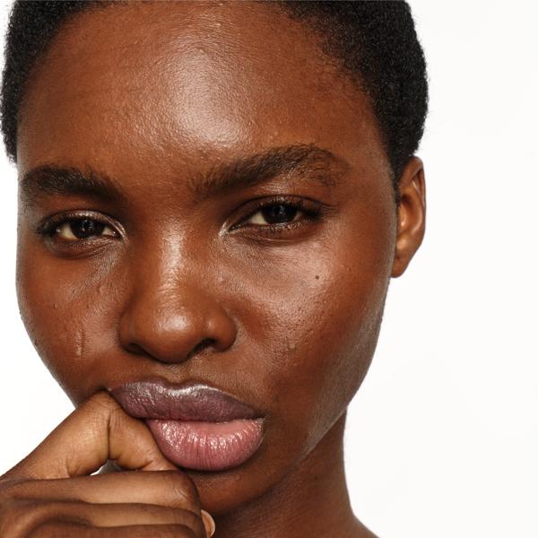 SHINE-UP-LIP-BALM_BABY-BARE_PDP_2025__MODEL03_WEB