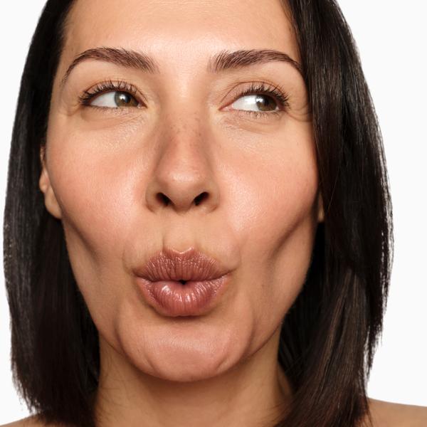 SHINE-UP-LIP-BALM_WEST-COAST-NUDE_PDP_2025__MODEL_WEB
