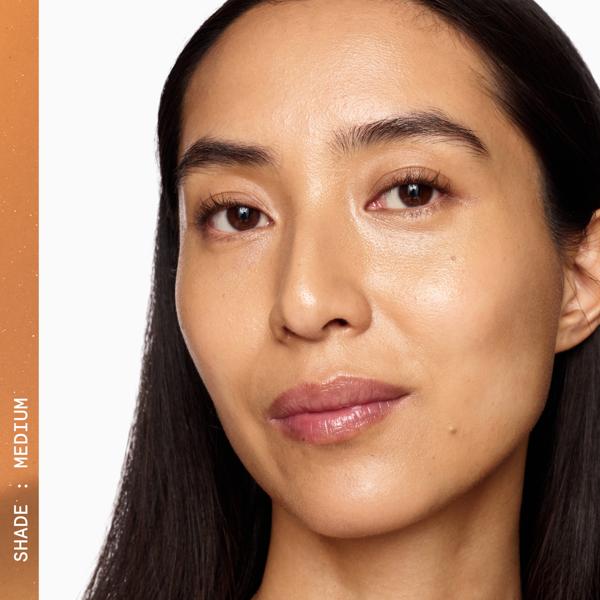 SUPERLUMINOUS_TINTED_SKIN_GLOW_SERUM_MEDIUM_62534_PDP_ECOM_1X1_MODEL66_2025_WEB