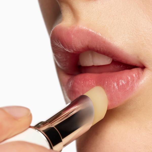 SuperHealthySkin_NourishingLipBalm_SPF30_192761_PDP_Model1_1x1_2025_Web