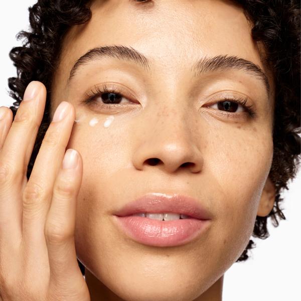 TRIPLE_HYALURONIC_ACID_ELASTIC_LIFTING_EYE_SERUM_191726_PDP_ECOM_1X1_MODEL_CROP_2025_WEB