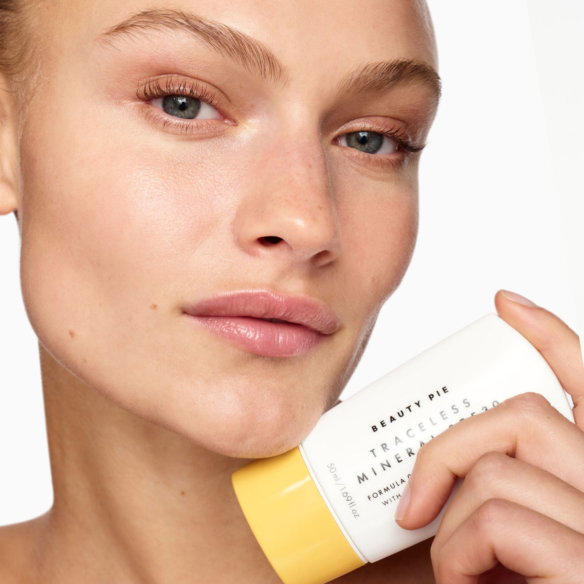 Traceless Mineral Broad Spectrum SPF 30 Sunscreen + Primer