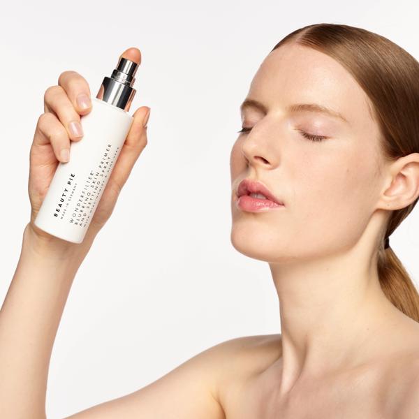 WONDERFILTER_BLURRING_SKIN_PRIMER_SETTING_SPRAY_71262_PDP_ECOM_1X1_MODEL_71_2025_WEB