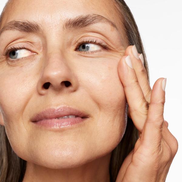 YB_360_RADIANCE_CONCENTRATE_SERUM_62466_PDP_ECOM_1X1_MODEL_CROP_2025_WEB