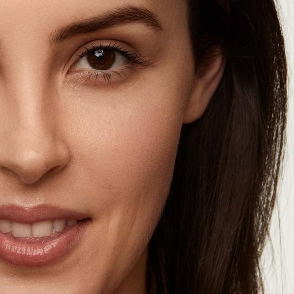 everyday_great_skin_foundation_100_ivory_960009_lucy_CSL_model_1