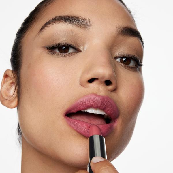 futurelipstick_matte_le_rose_refill_72429_CSL_model_1_WEB