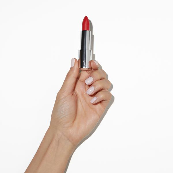 futurelipstick_matte_red_light_keep_this_case_kit_78551_CSL_handmodel_WEB