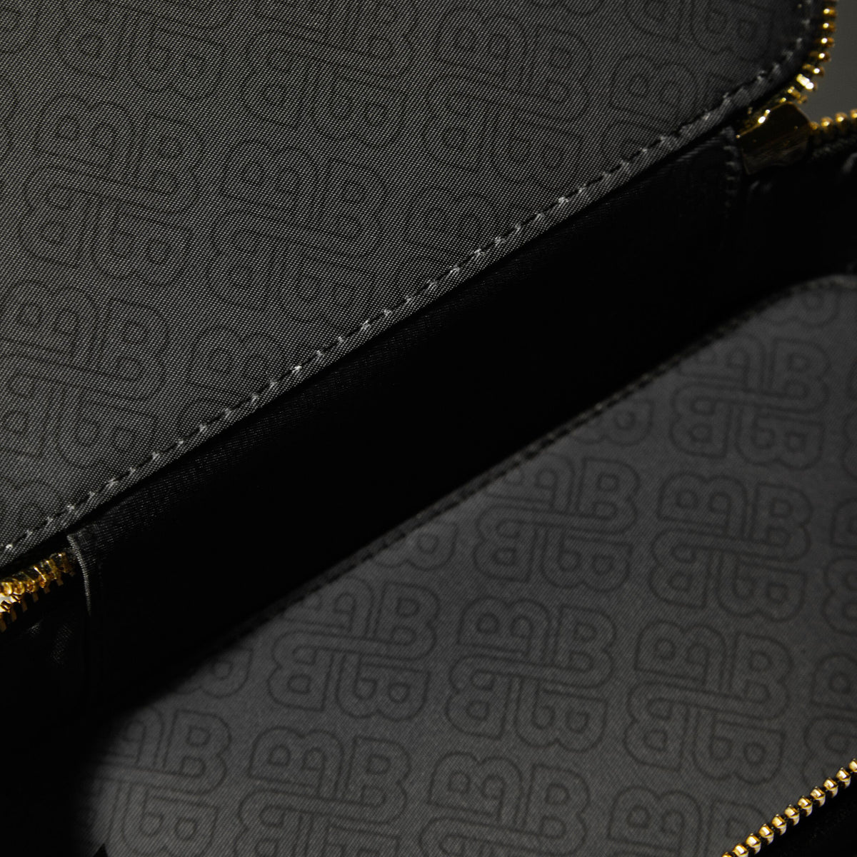 pati_black_velvet_red_carpet_case_199876_CSL_macro_2_WEB