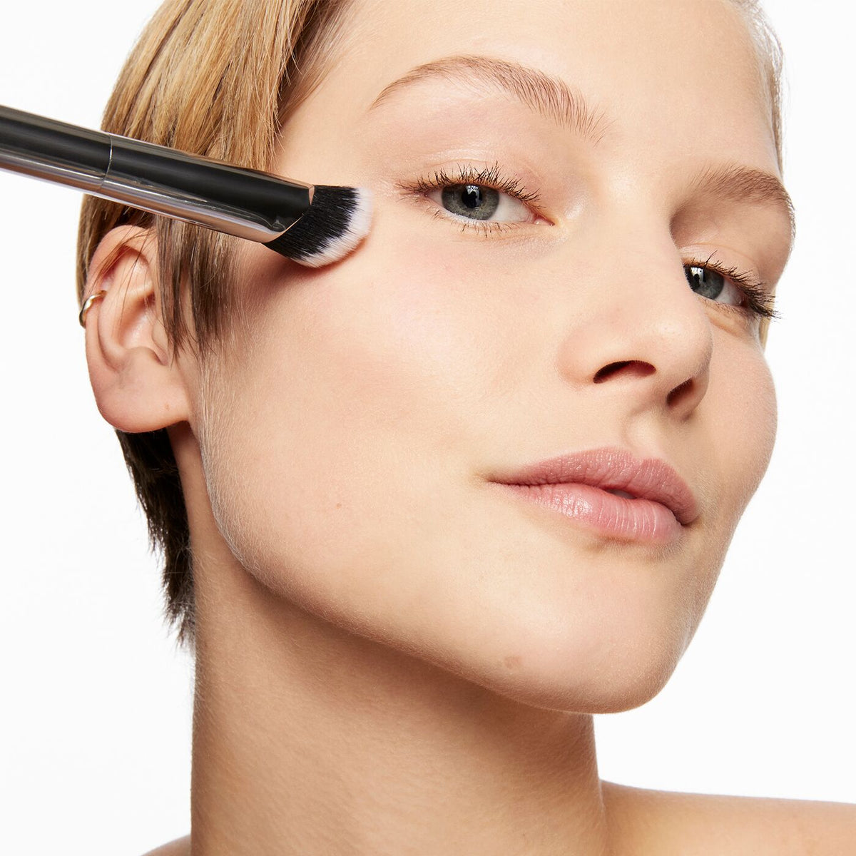 Pro Angled Concealer Brush 002